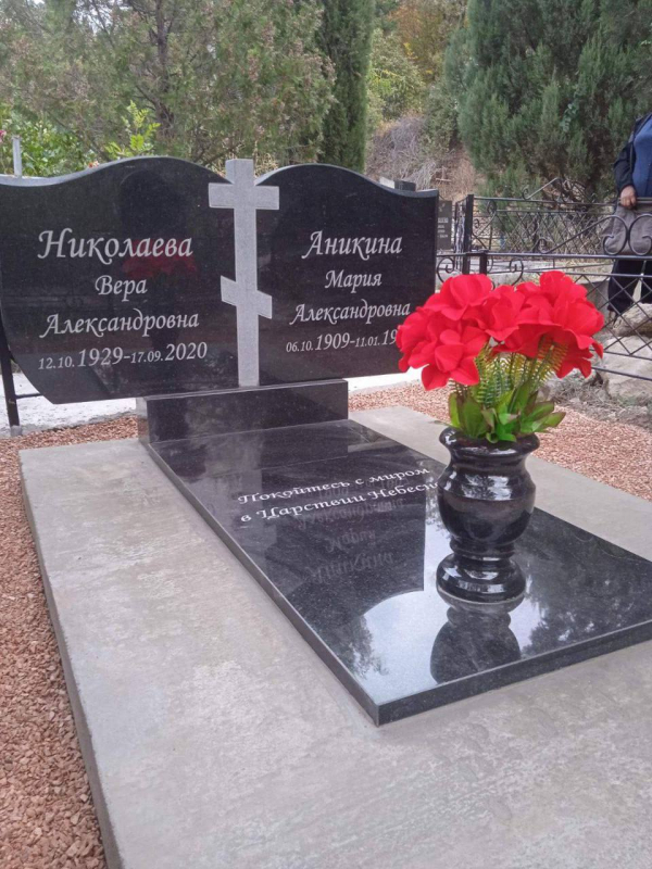СЕМЕЙНЫЙ ПАМЯТНИК